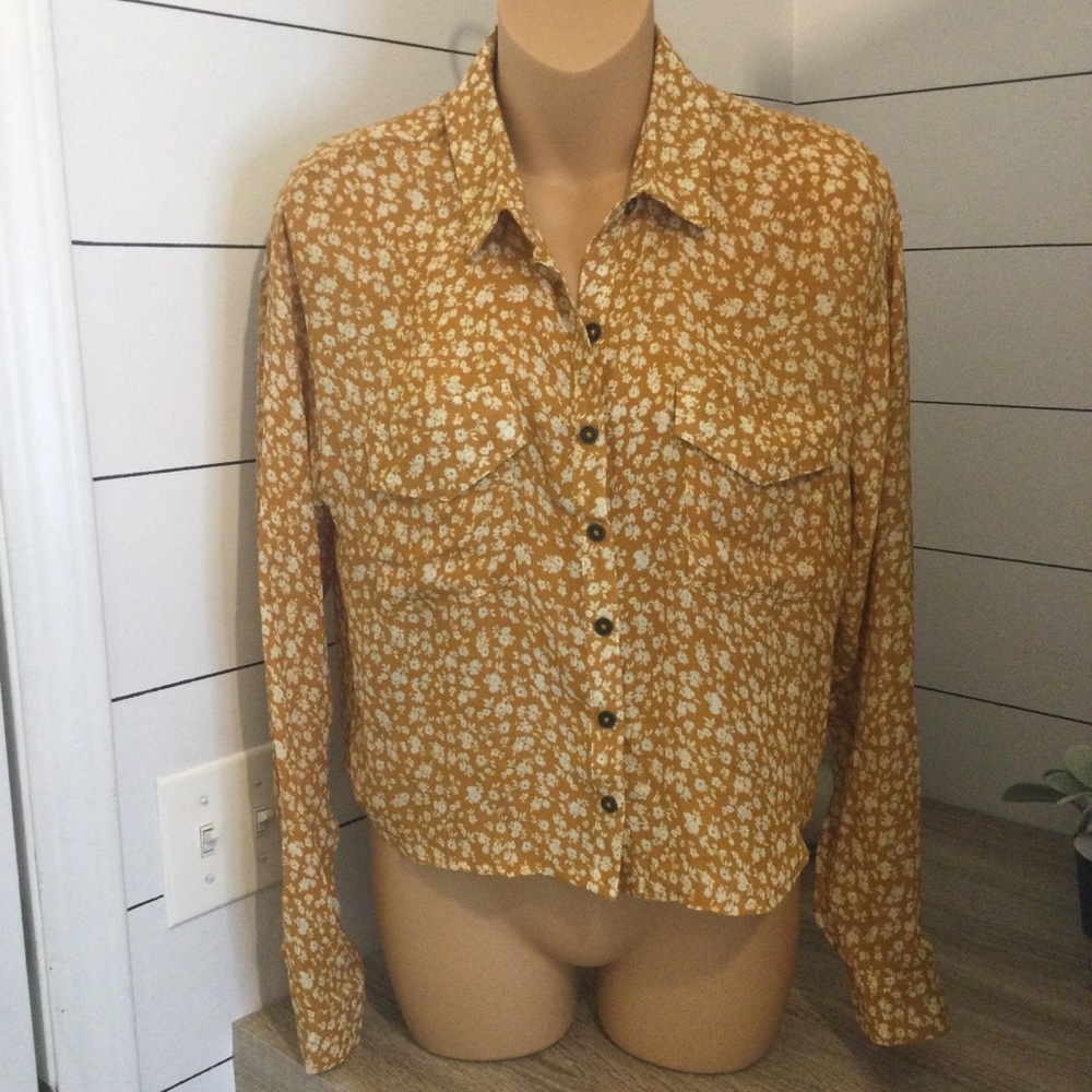 Wild Fable cropped button down‎ top womens size M Gold with white flowers